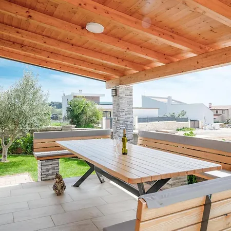 Amazing Home In Vodnjan *